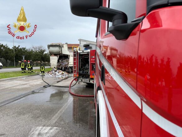 Prato camion in fiamme