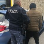 rubano borsa da auto donna